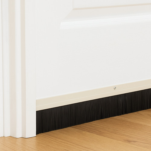 Angled brush strip - angled,